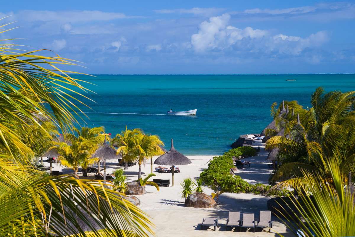 Hotel with 4 star / 6 nights 7 days mauritius land package